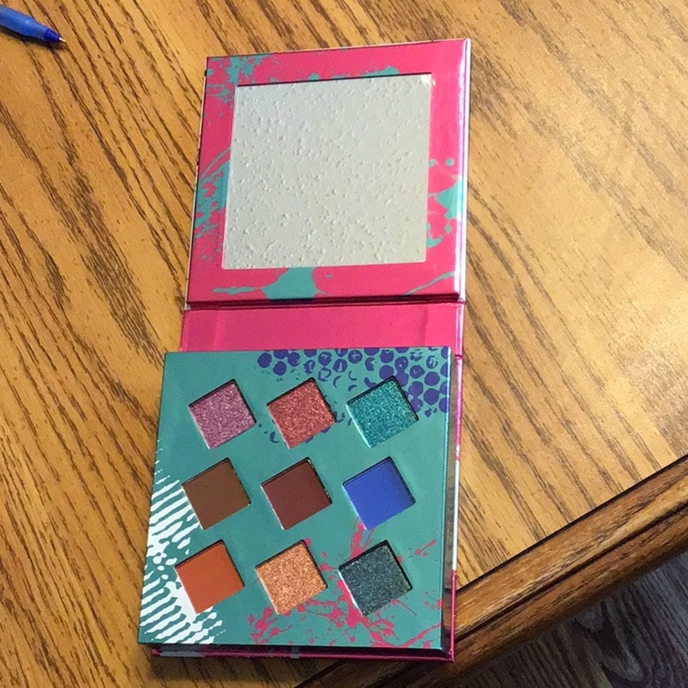 New Hank & Henry Living in Color Eyeshadow Palette